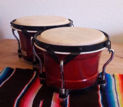 Bongos Symbol für Musiktherapie bei Traumafolgestörungen